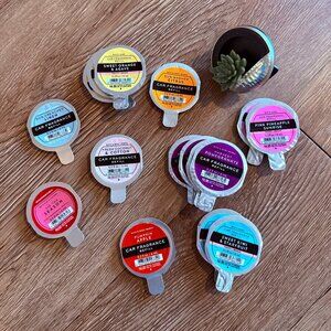 Bath & Bodyworks Car Fragrance Holder & 16 Refills (Fresh, Fruity, Clean)